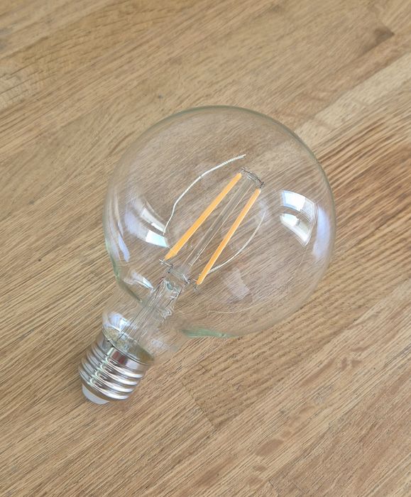 Żarówka LED 2700K Toshiba G95 7W E27