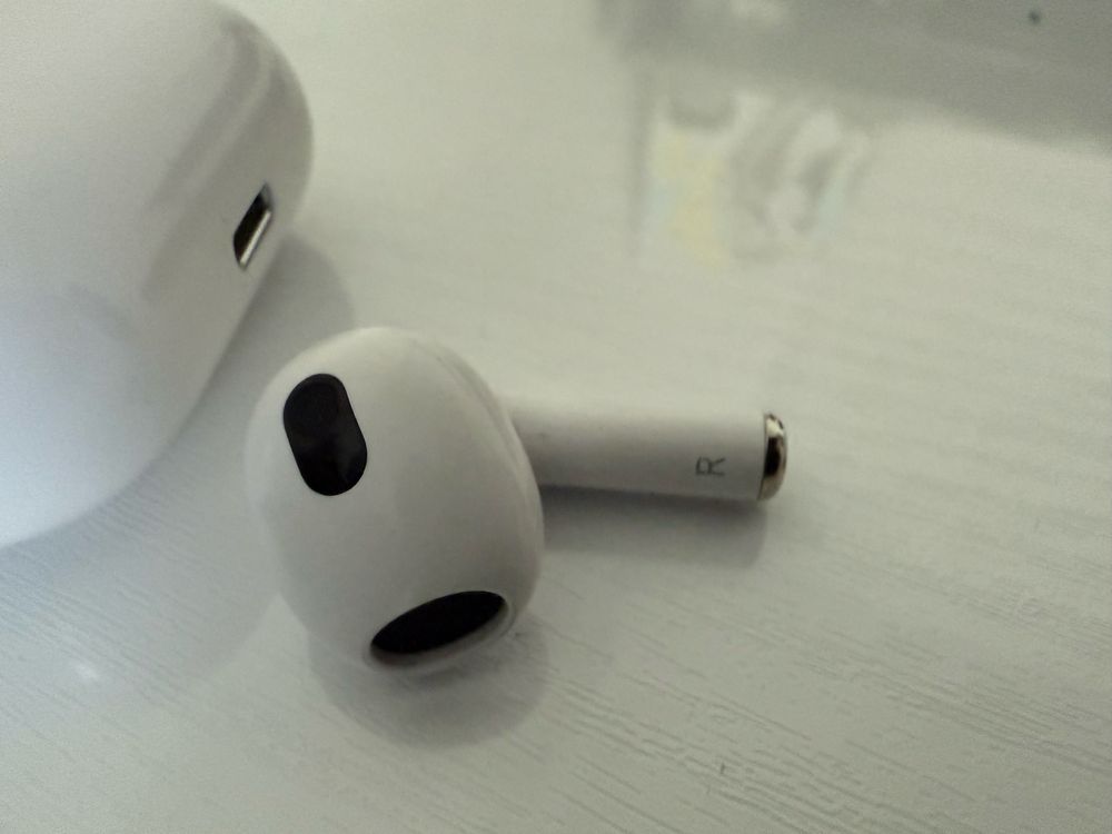 Оригінальний навушник правий Airpods 3 з MagSafe Charging Case (MME73)