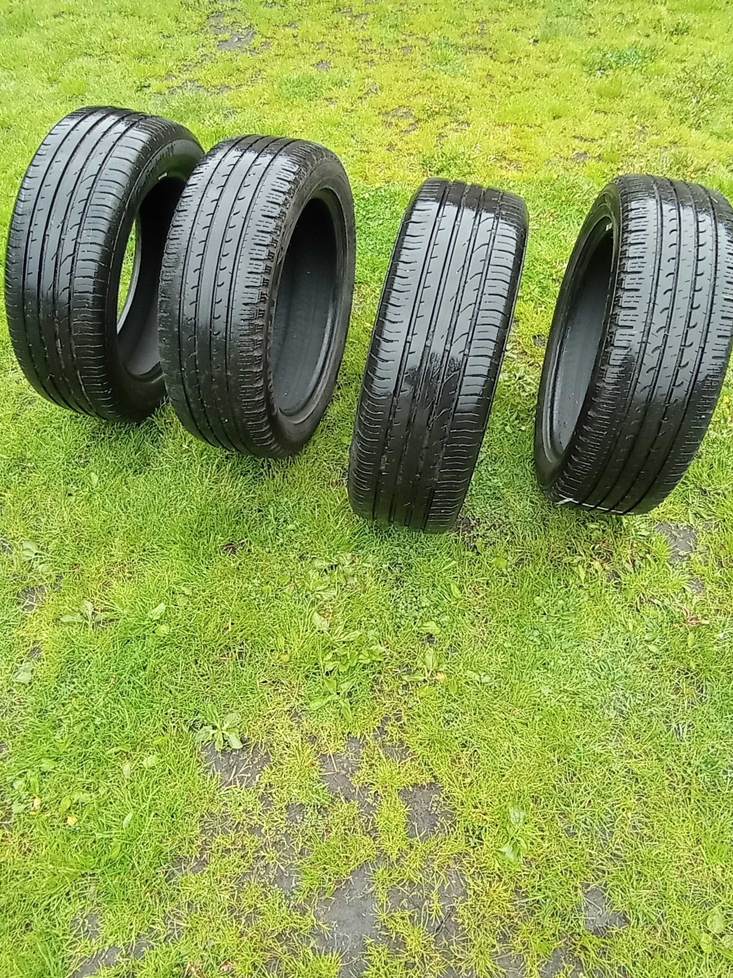 Sprzedam 4 opony 215/55 R 18.