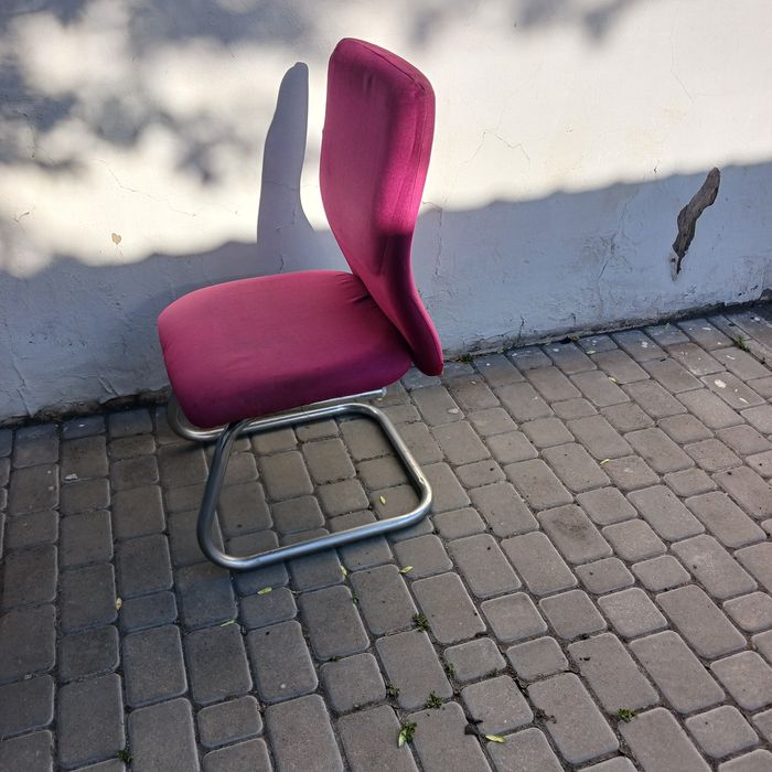 Офісне крісло / ігрове конференс крісло/