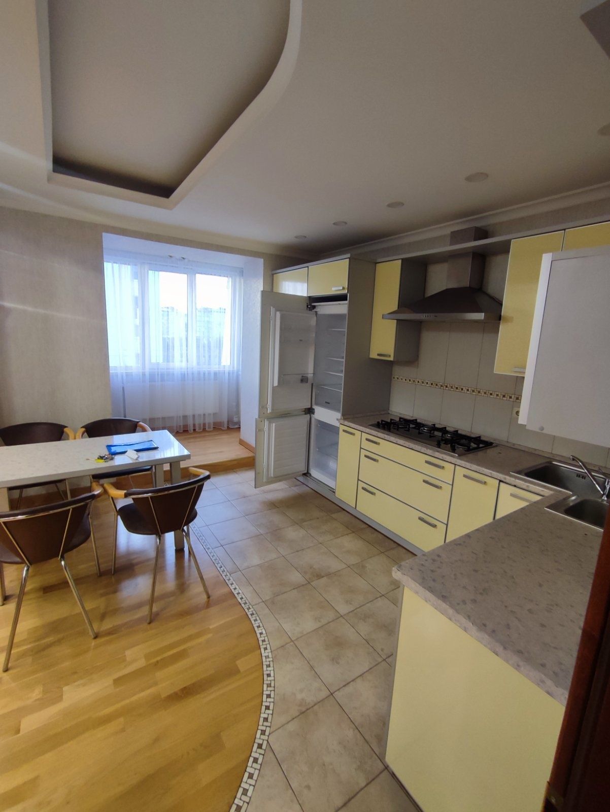 Продається комфортний пентхаус в центрі міста