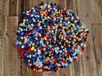 Zestaw klocków LEGO główki kaski czapki drobne ponad 800 elementów