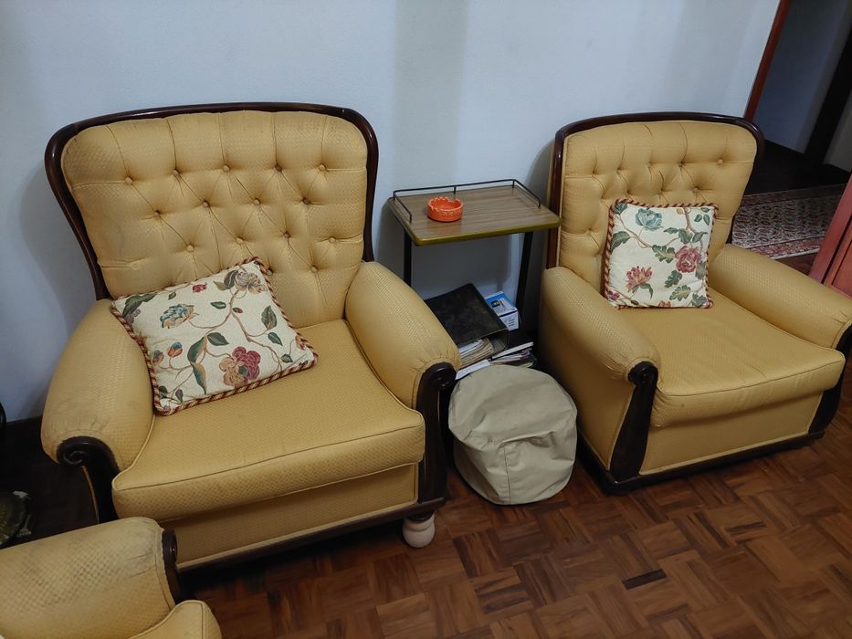 Conjunto Sofás e Sofá Cama em Tecido