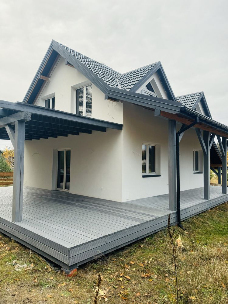 Dom z własną linią brzegową, plażą i pomostem