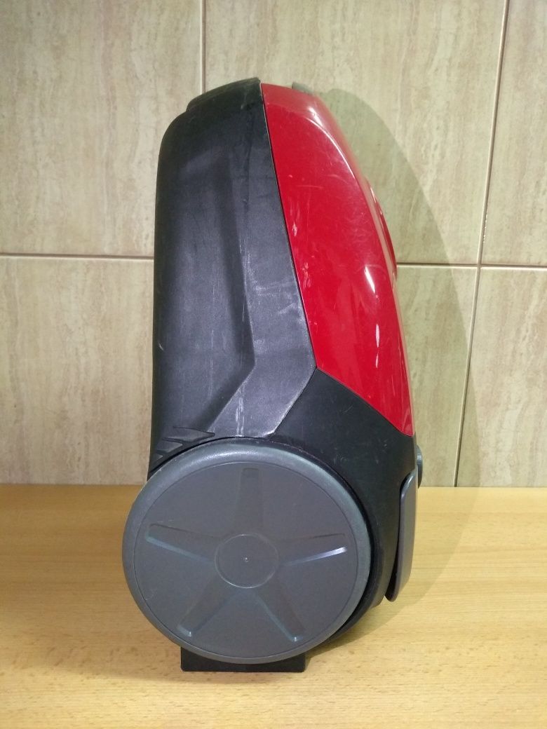 Odkurzacz Philips PowerGo FC 8243/09 750W NIESPRAWNY