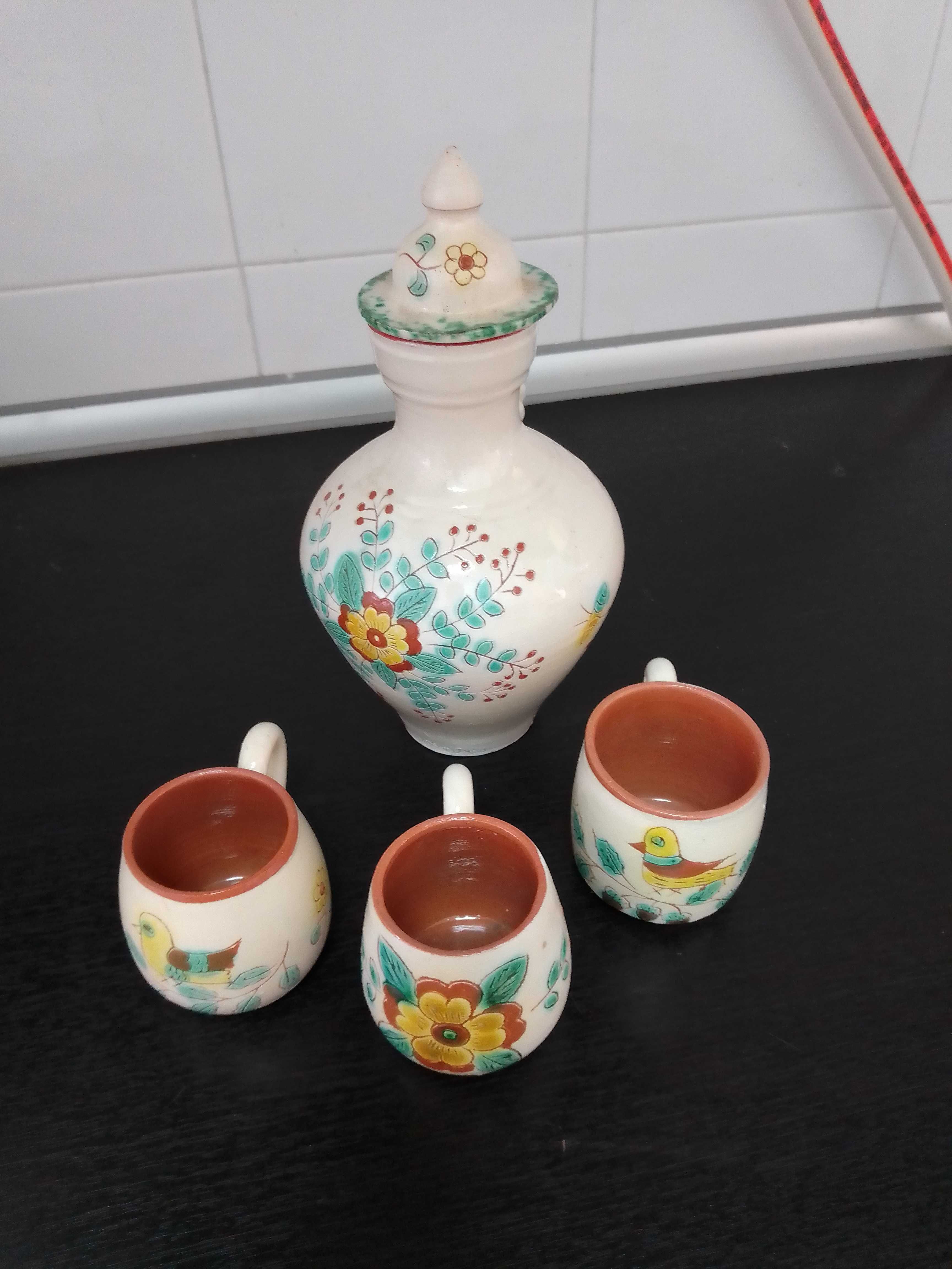 Conjunto de Jarro e 3 canecas em cerâmica artesanal