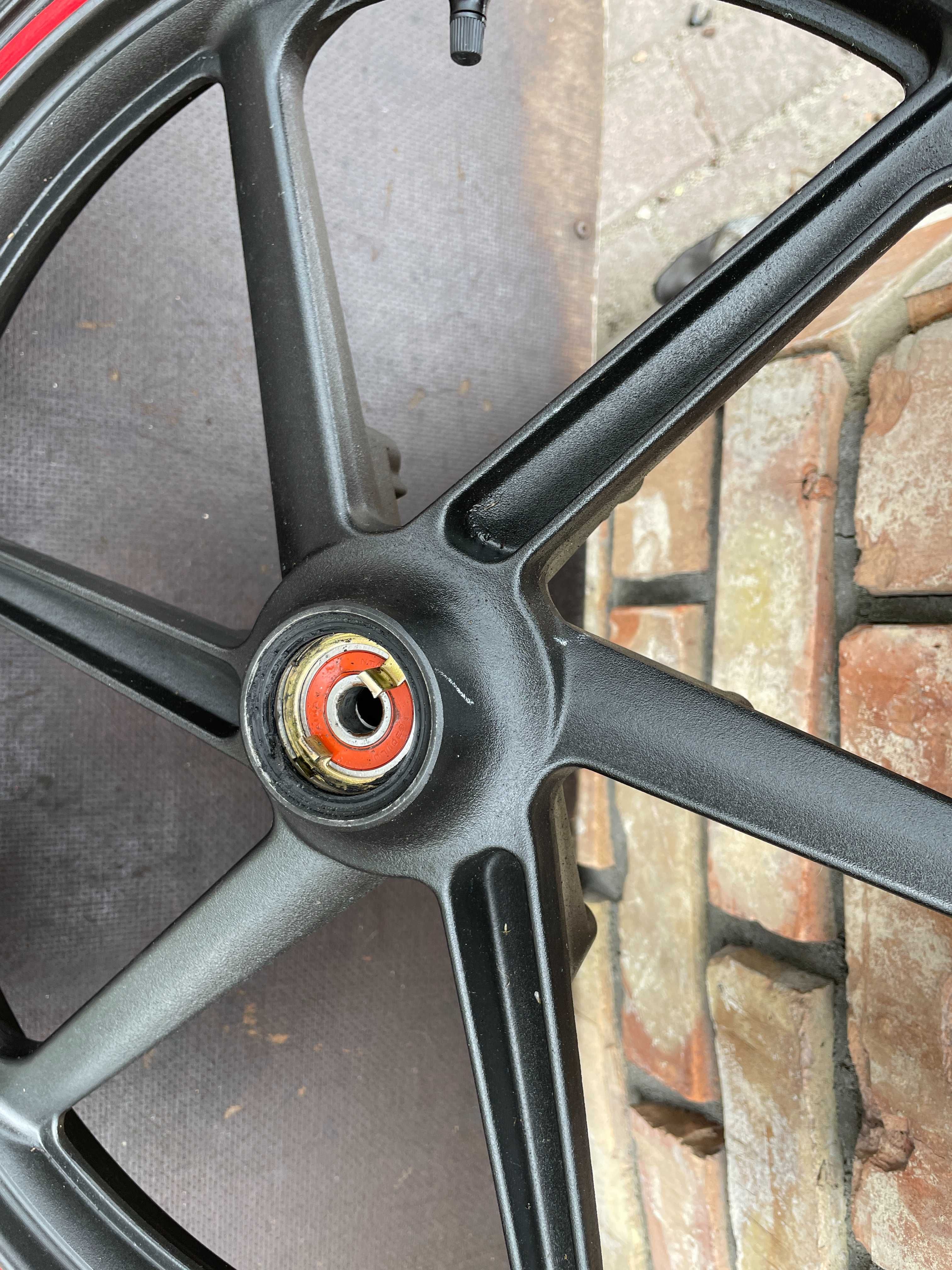 Felga przednia prosta stan bdb Honda cbr 125 JC 34