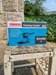 Lixadora Orbital Makita BO4566