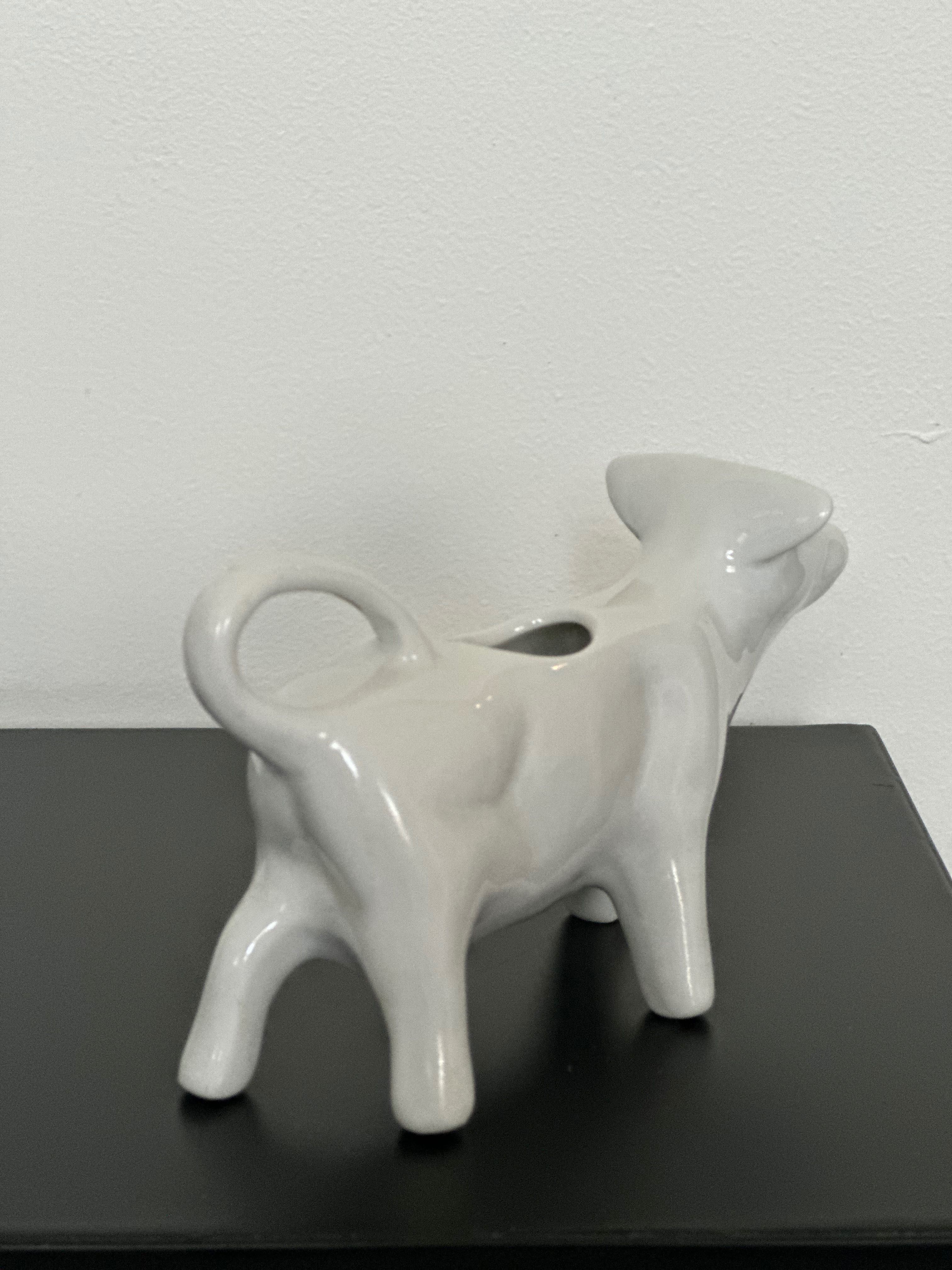 Biała porcelanowa mleczarka krowa do mleka handmade