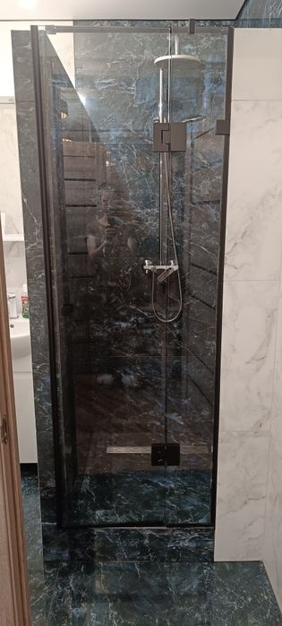 Двері в душеву кабіну