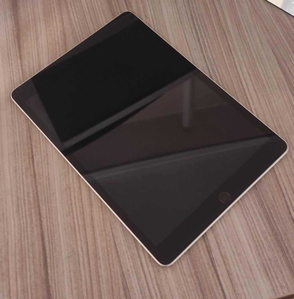 Не робочий Планшет Apple iPad 10.2 9th Gen WiFi 64GB Silver А2602 9Gen