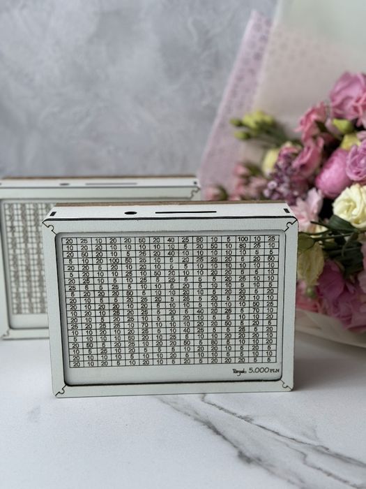 Skarbonka wykreślana na 5 000, 10 000 тис