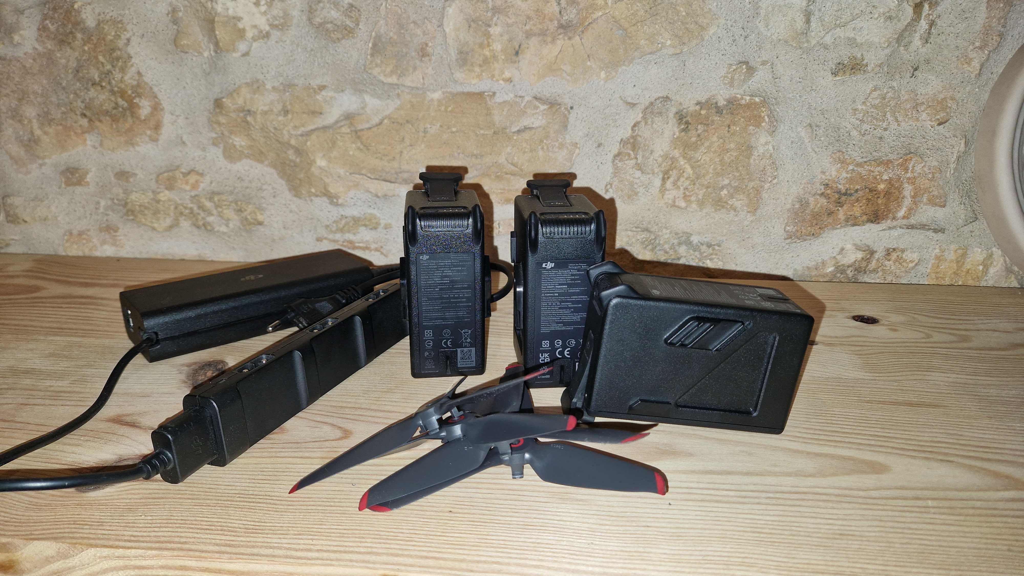 DJI FPV com Fly more kit (3 baterias + carregador)