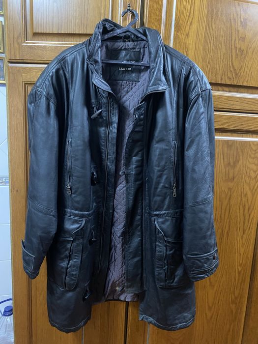 Casaco de homem em bom estado em pele