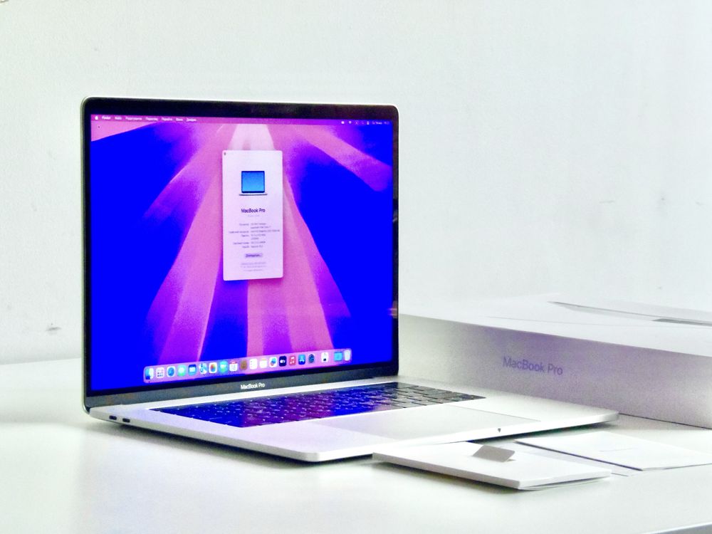 MacBook Pro 15” 16/512 Gb Core i7 Radeon Pro 460 2018 Touch Bar