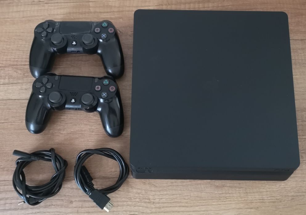 PlayStation 4 slim 1TB +2 pady +gry