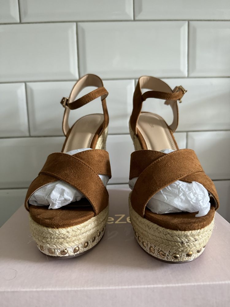 Sandały na koturnie w stylu Boho. DeeZee Camel r. 39. Jak nowe!