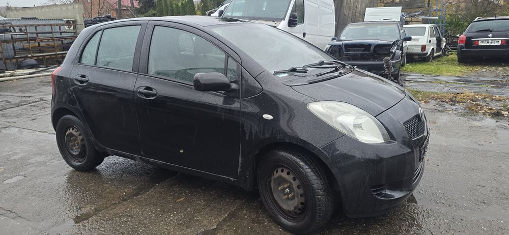 Zderzak  lampa maska klapa 209 Toyota Yaris II silnik 1,3 części