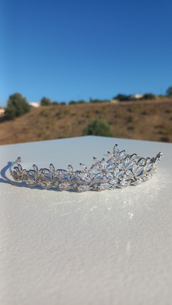 Tiara e brincos Zircónia [NOVO]