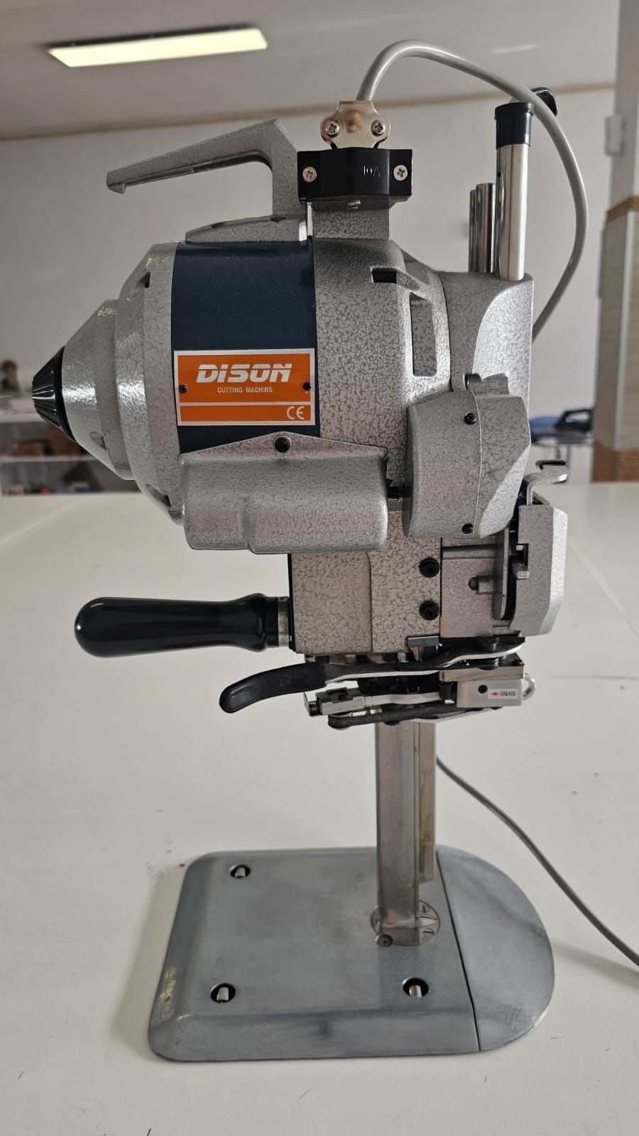 Maquina de corte vertical têxtil