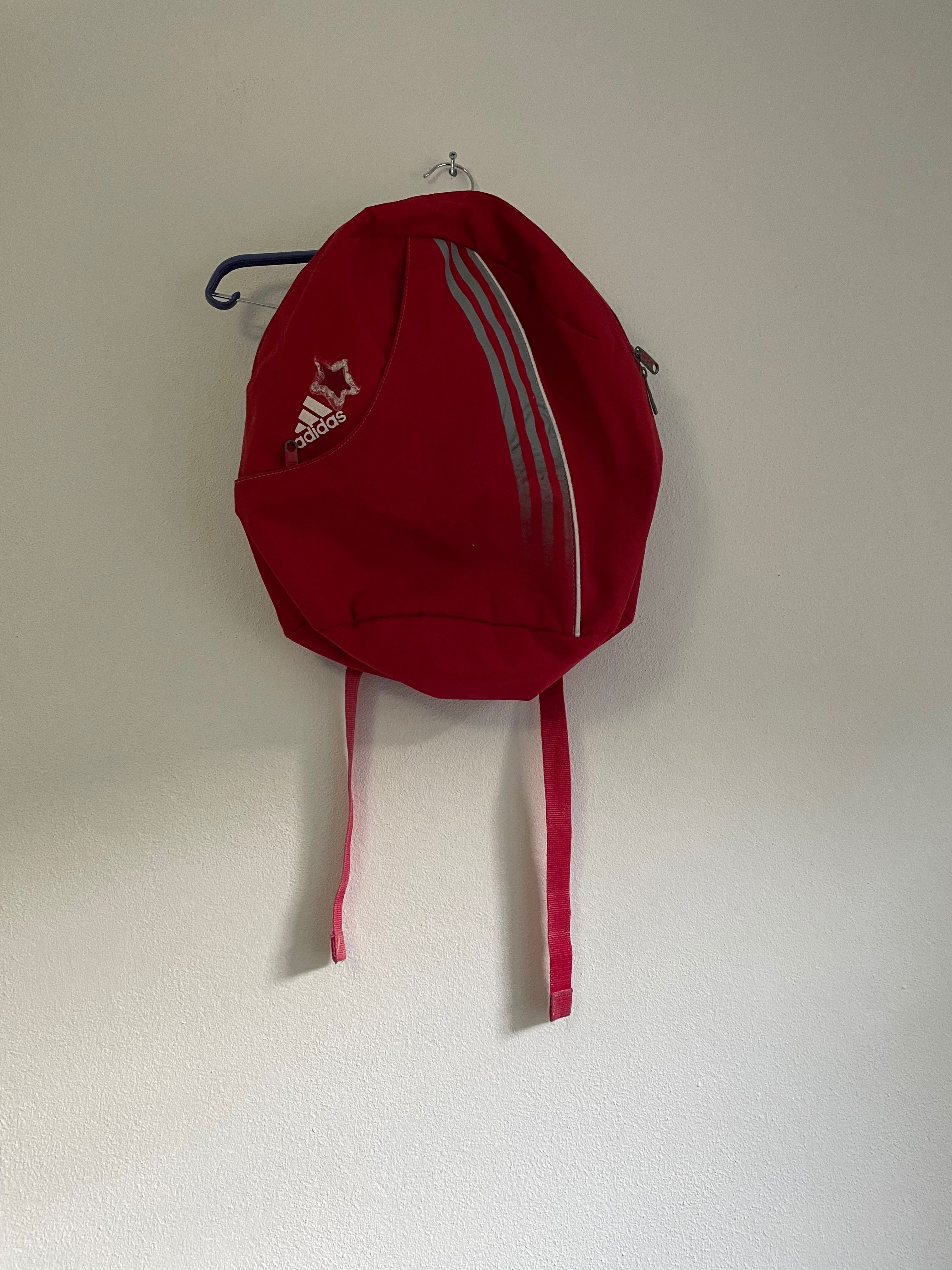 Mochila adidas vermelha