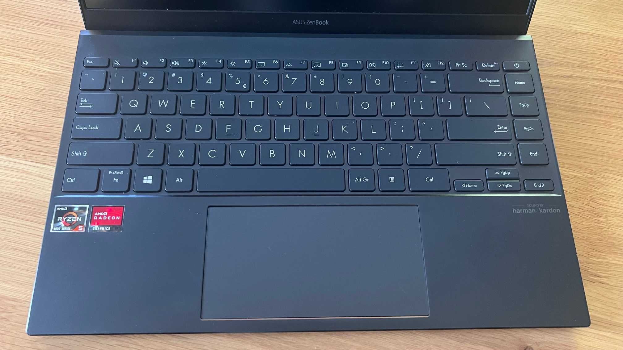 Laptop Asus ZenBook UM425I Ryzen5 / 16GB RAM / 512GB SSD / 14" FHD