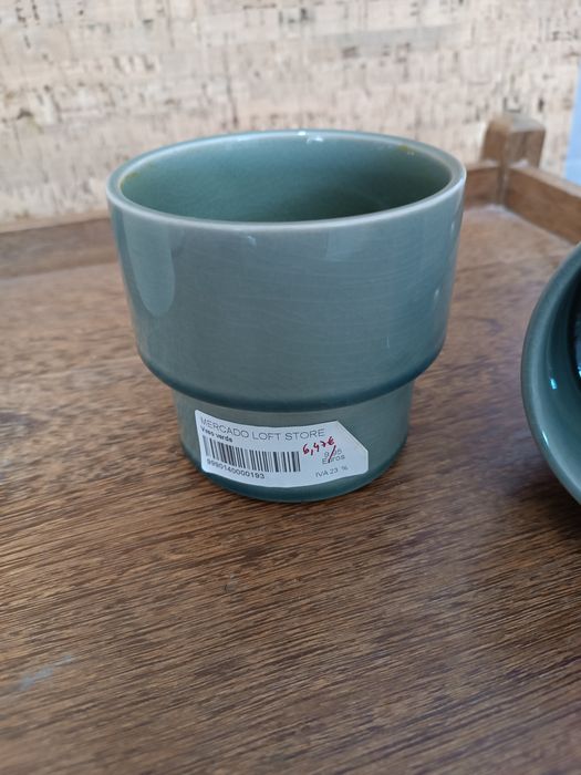 2 Vasos verdes pequenos