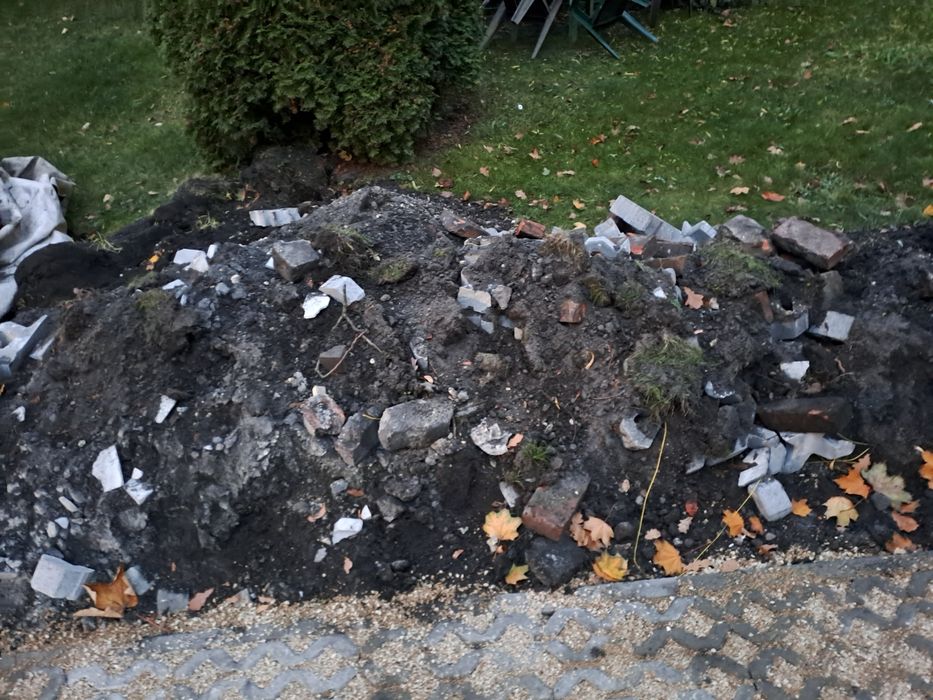 Oddam ziemię z gruzem