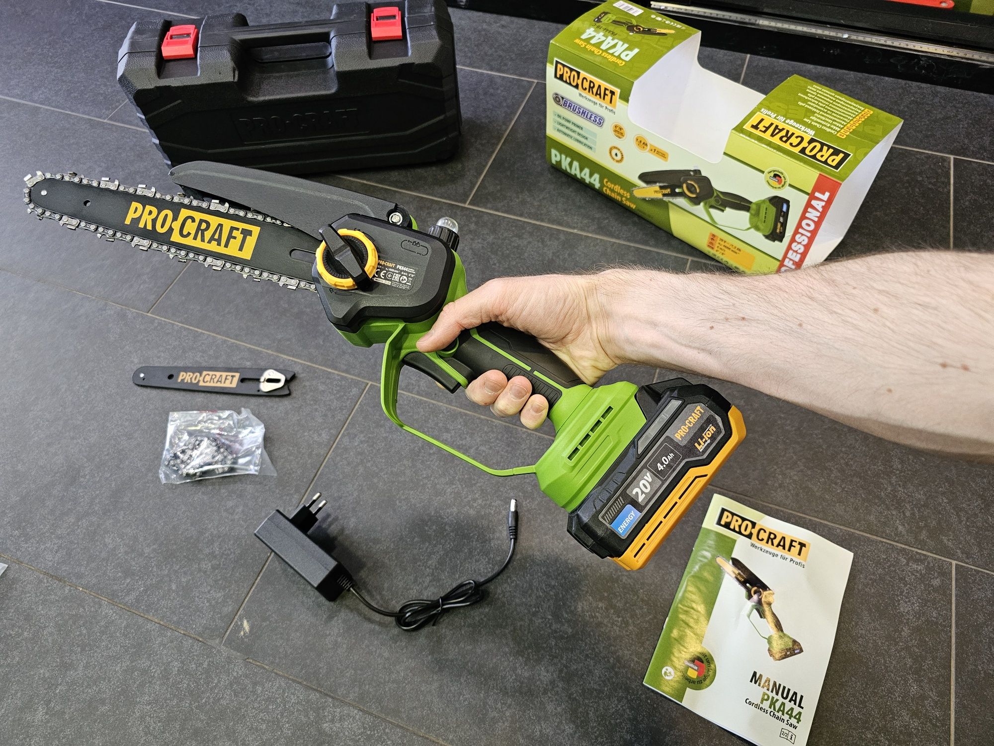 ProCraft PKA44 Мини Пила Аккумуляторная Акум.4.0Аh +2шт Шины ,2шт Цепи