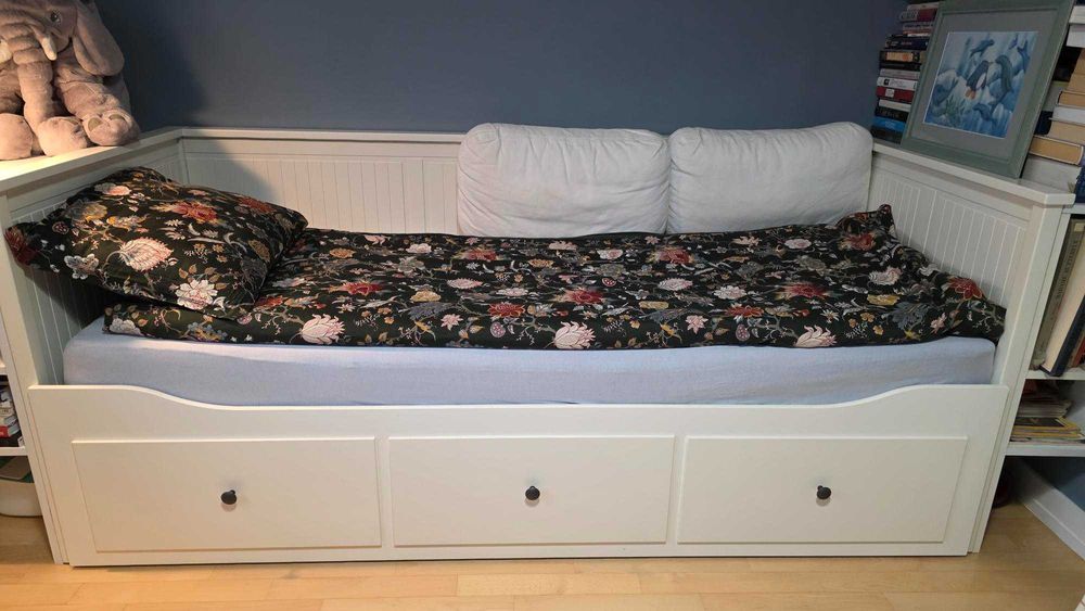 Łóżko Hemnes IKEA z materacem, dostawa Warszawa gratis