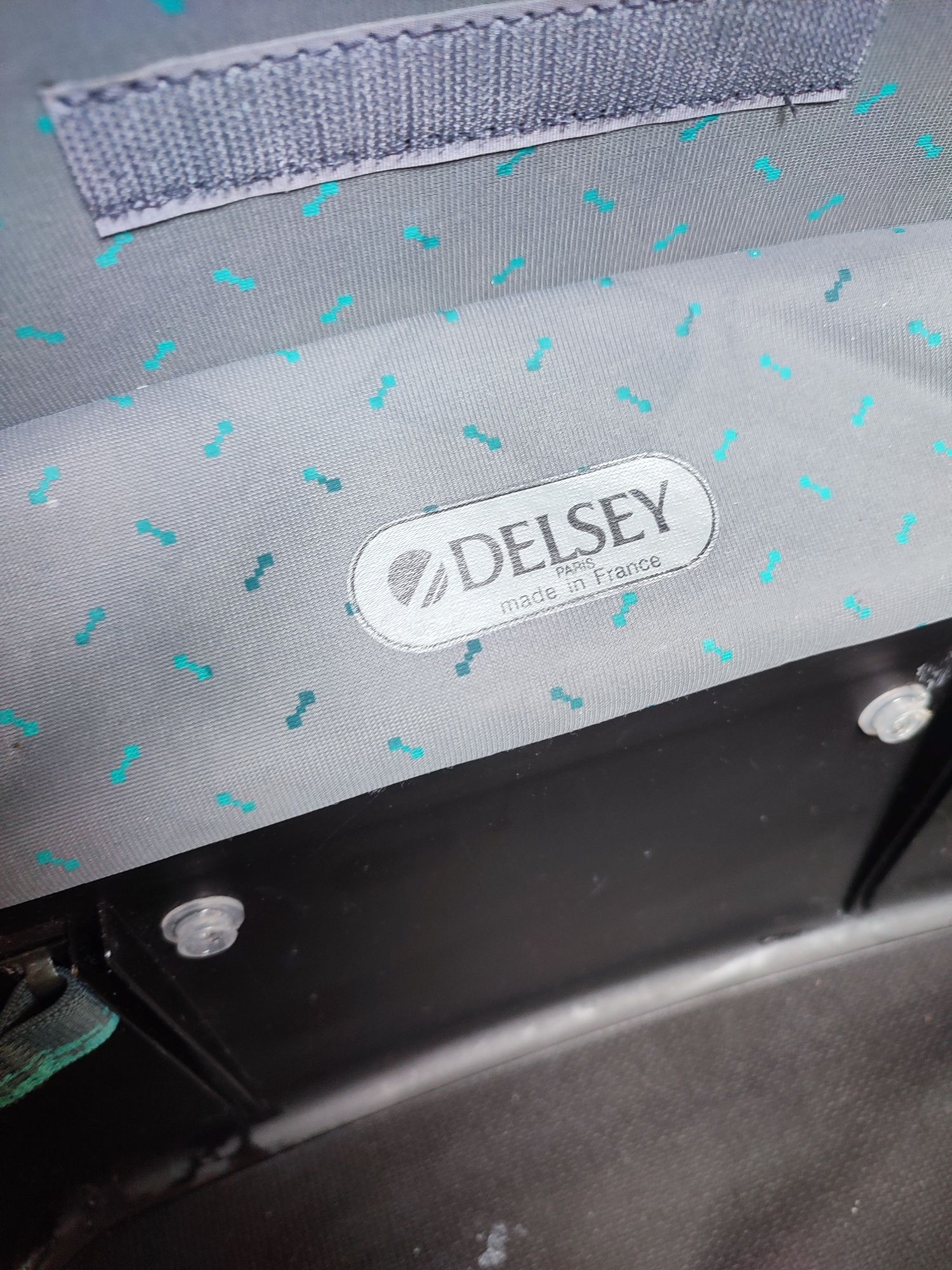 Kuferek na kosmetyki Delsey