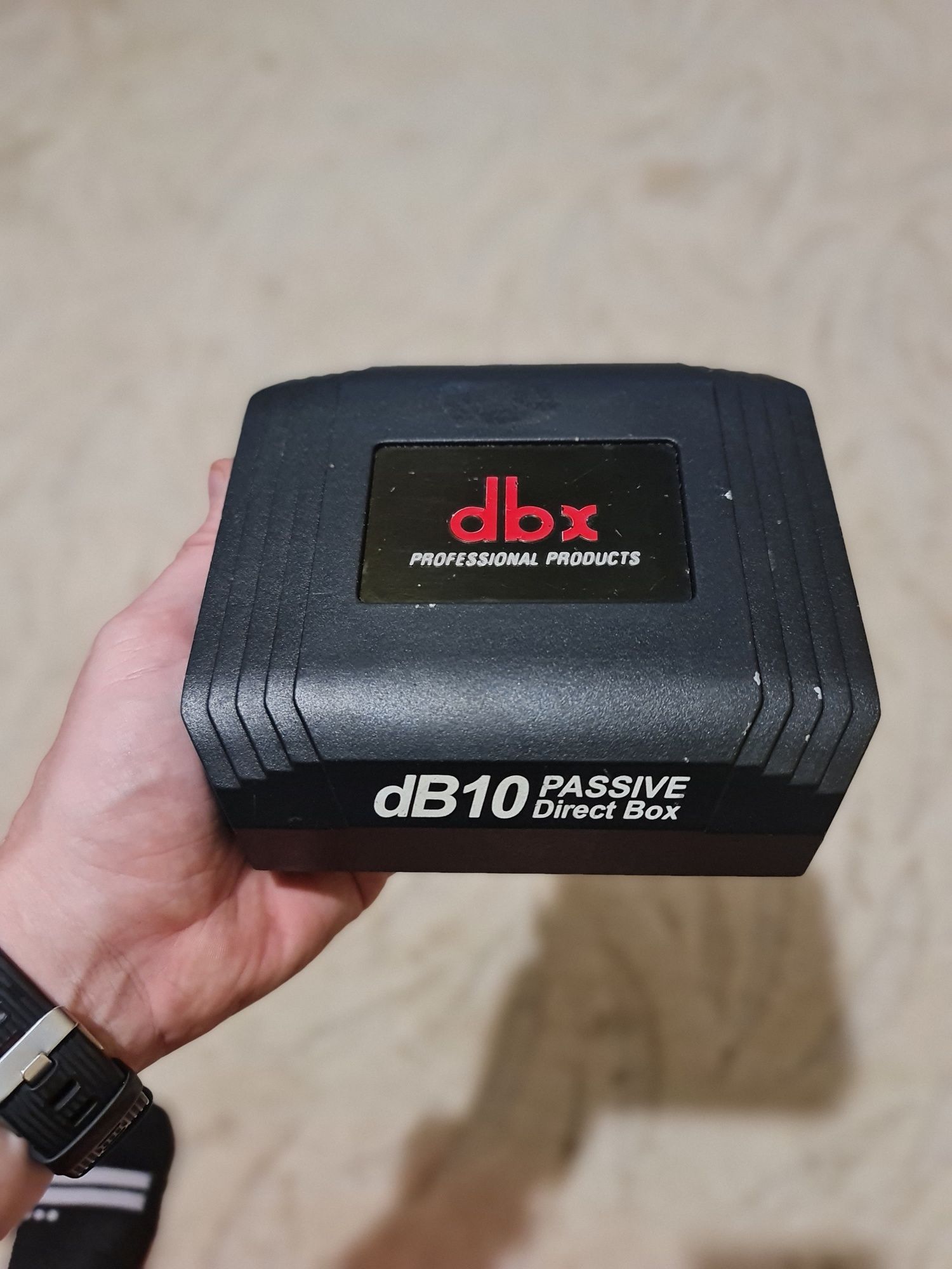 Пассивный директ-бокс Dbx DB10 
dbx dB10