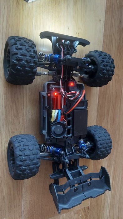Model rc Deerec H16E bezszczotkowy.