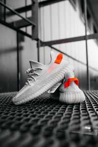 Yeezy boost 350  v2 tai light