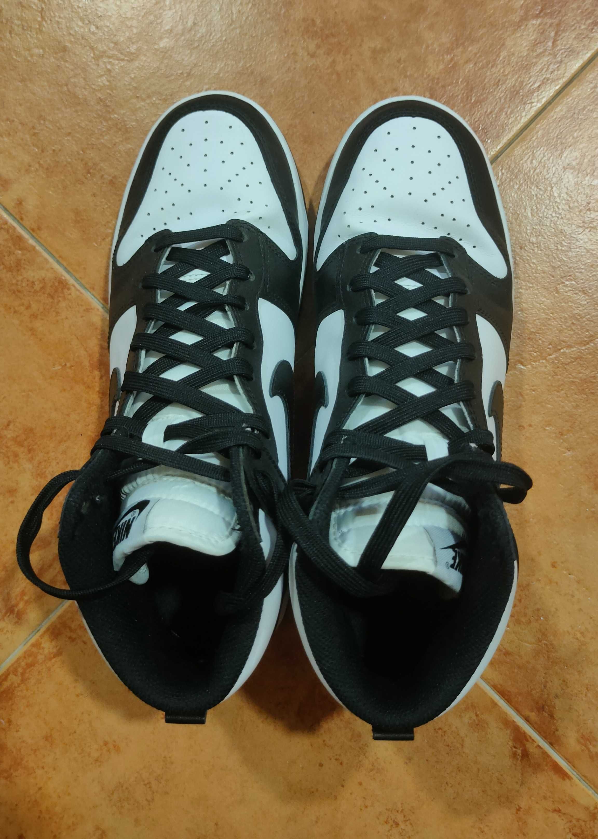 Sapatilhas Nike Dunk Hi Retro (Tamanho 43)