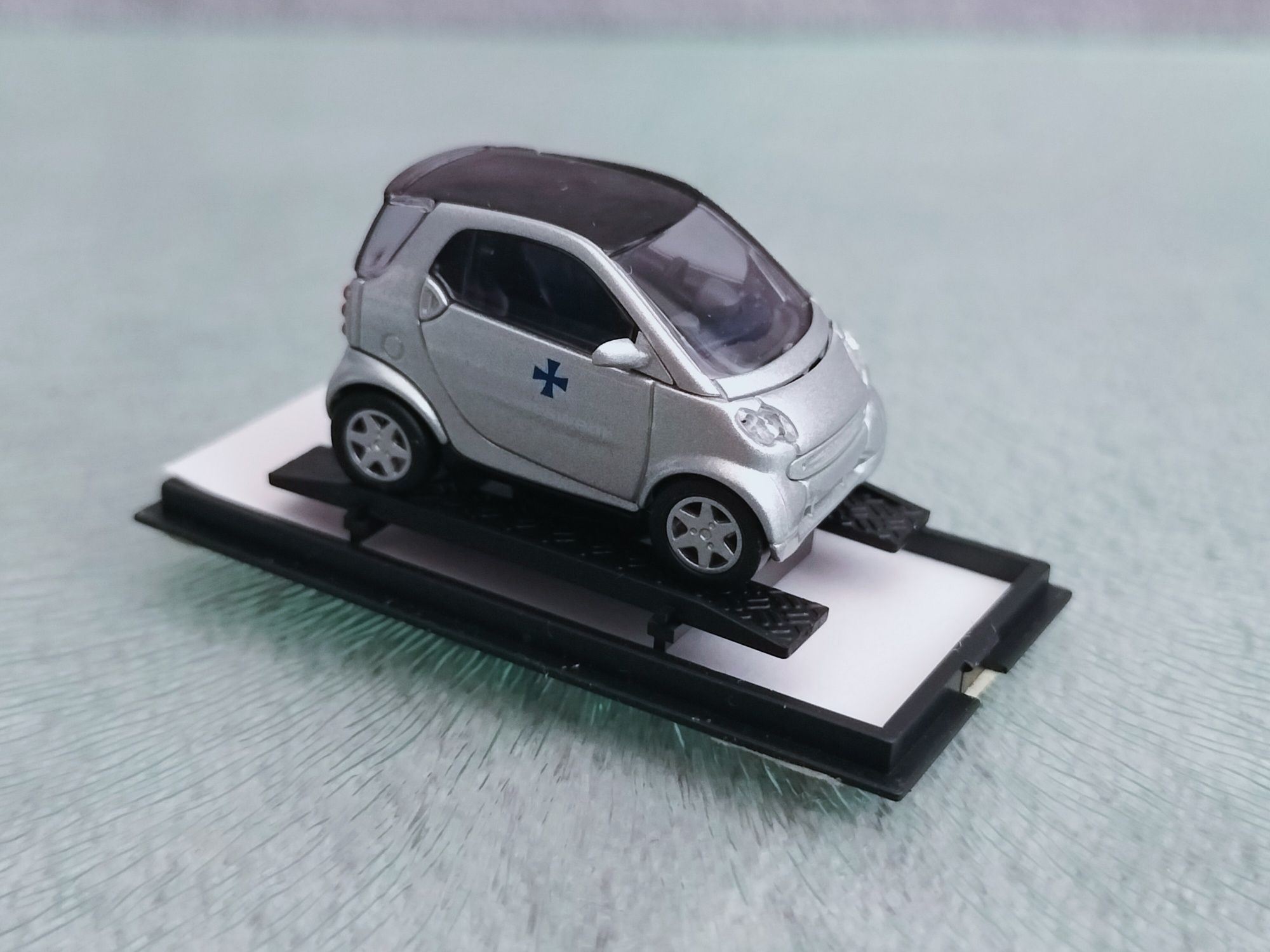 Busch 1/87 Smart Fortwo "Bundeswehr" Model 48949 Skala 1:87