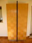 Armario artesanal em ácer/bordo,  105,5 cm  213 cm  34.5 cm