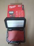 Milwaukee lampka M18ALIS