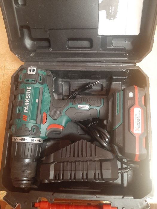 Aparafusadora PARKSIDE 20V com bateria e carregador