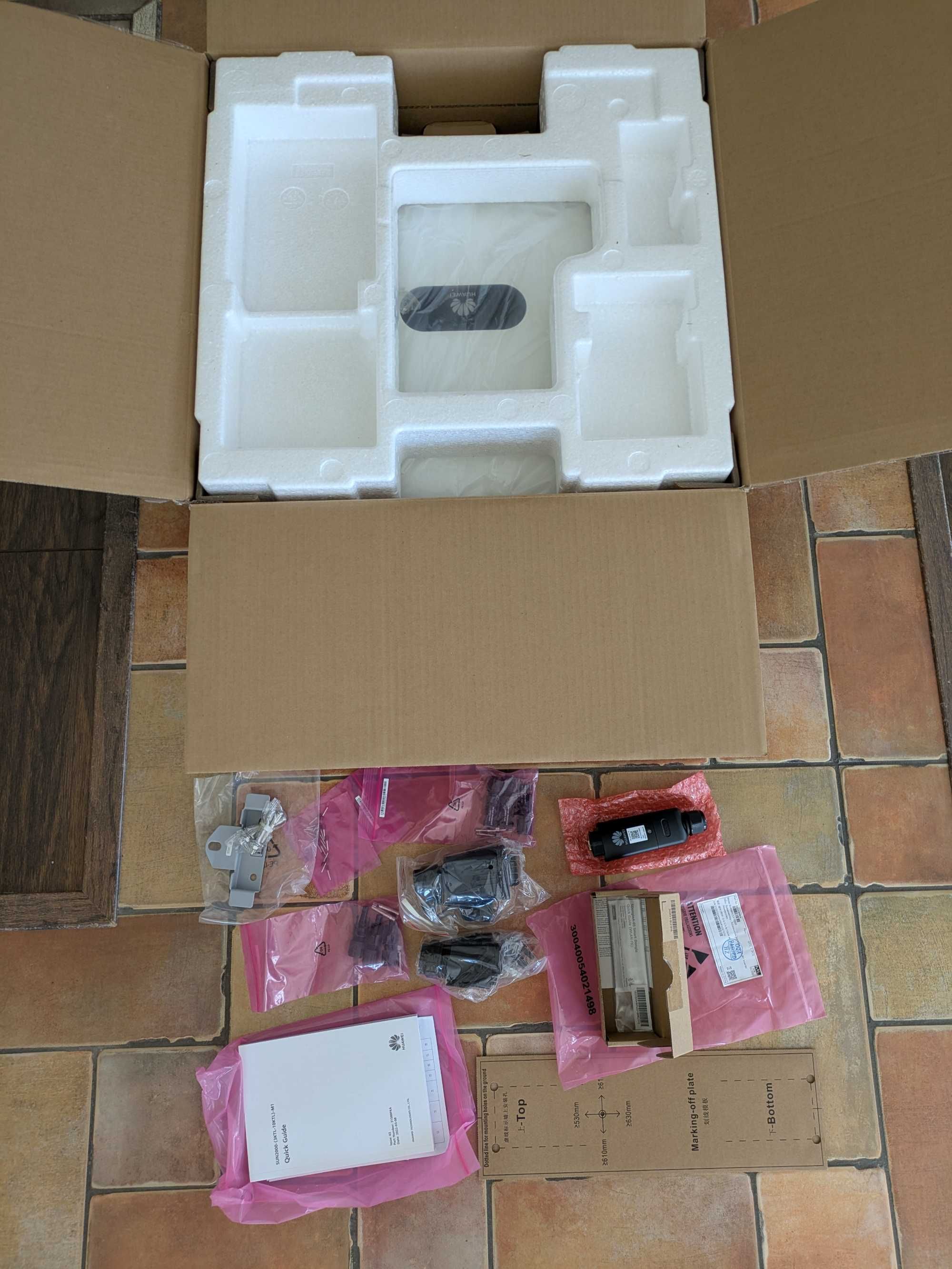 Falownik Huawei SUN2000-6KTL-M1 - moc 6kW Wi-Fi, trójfazowy, dongle