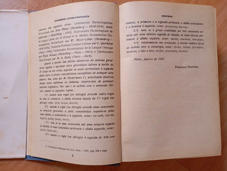 Dicionário Latino Português poe Francisco Torrinha