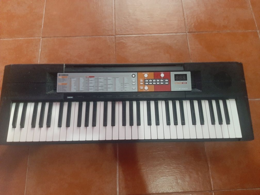 Piano  YAMAHA  em ótimo estado