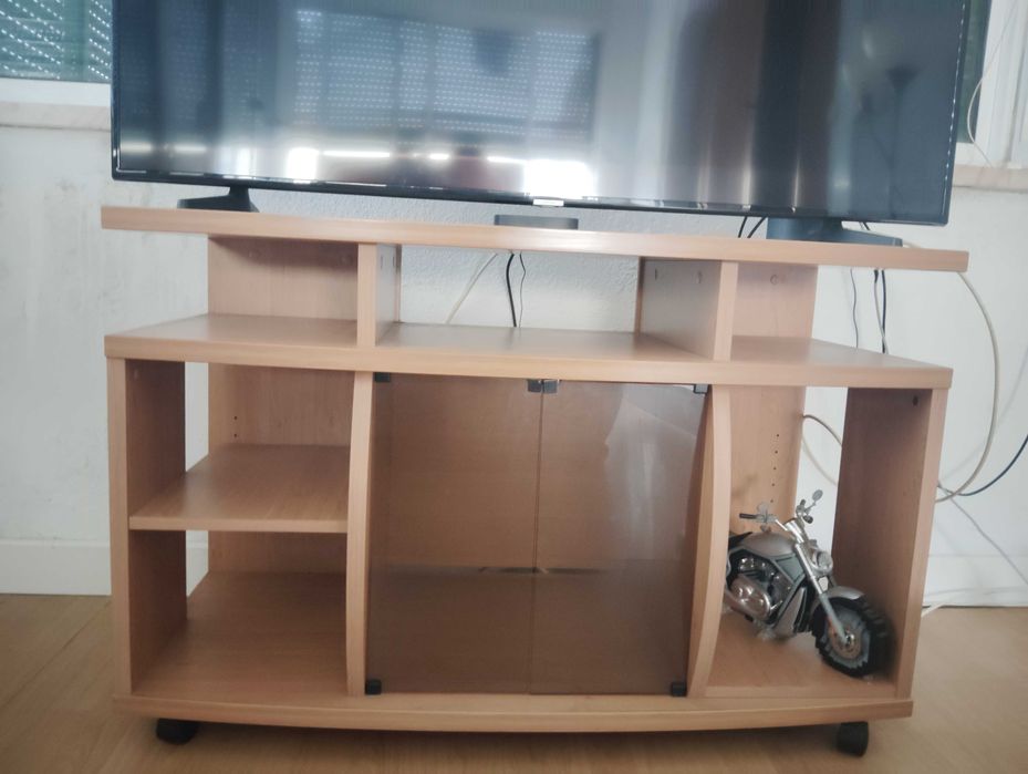 Móvel para TV e aparelhagem