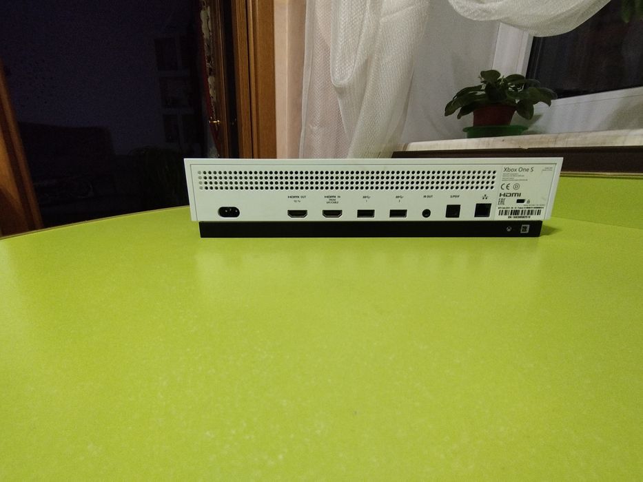 XBOX one S на 1 тр