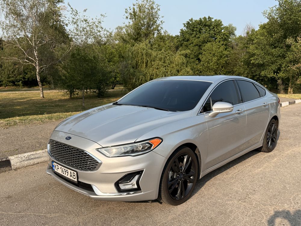 Продам FORD FUSION  2019