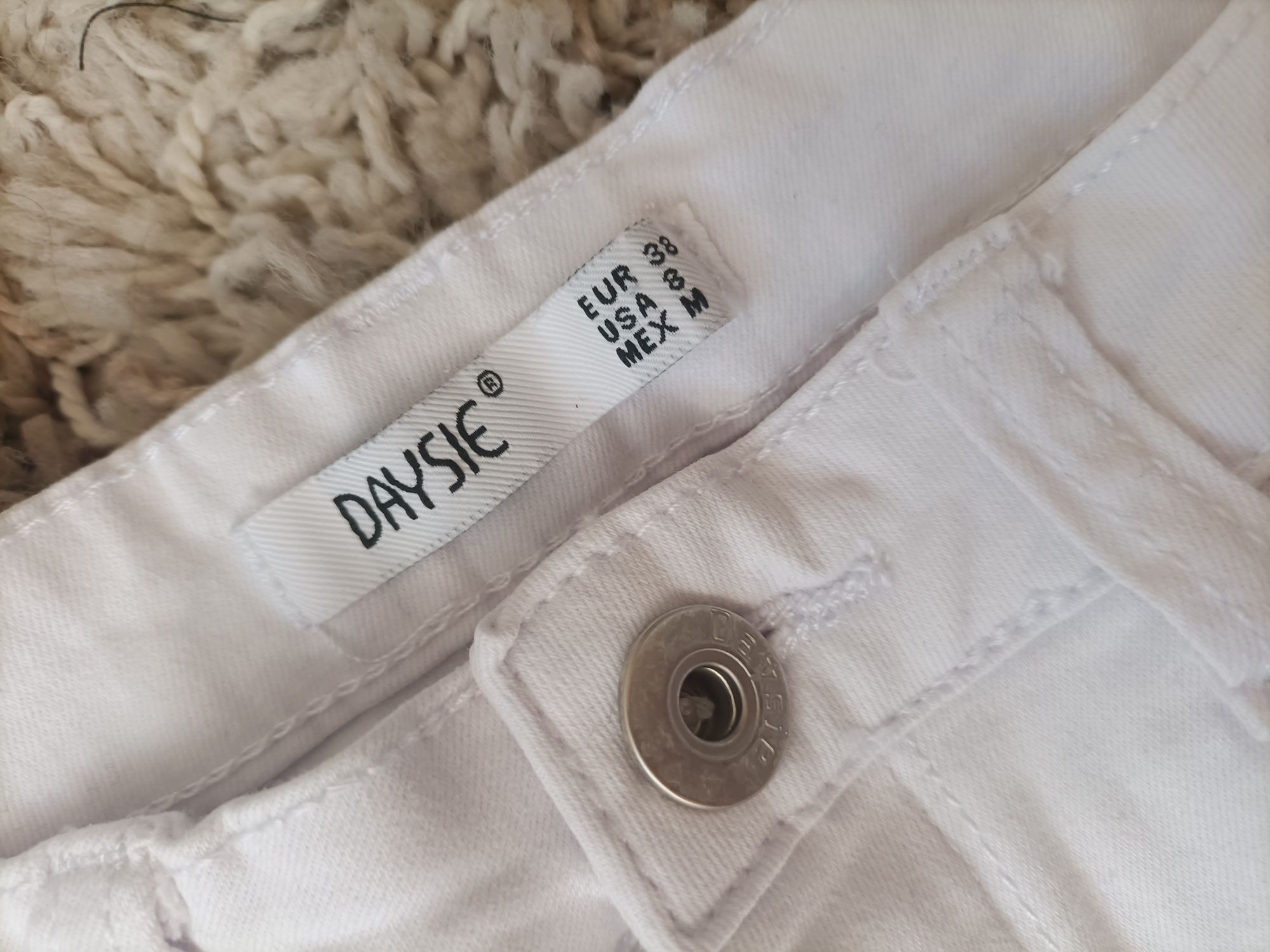 Białe spodnie typu slim fit Daysie 38