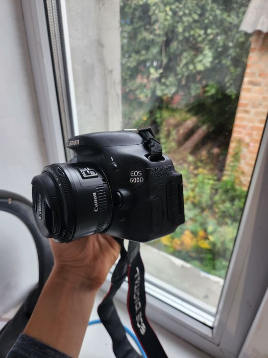 Canon 600d + 3 обєктива efs 18-55 мм + canon 50 мм+ tamron 70-300 мм