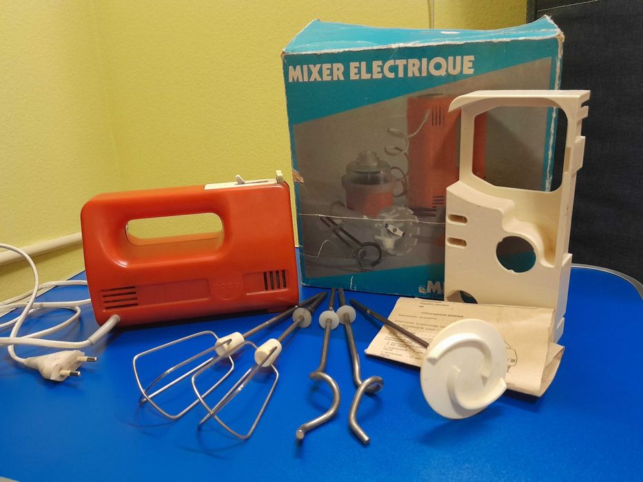 РОСЬ (РОСТОК) МВР-202 — міксер з насадками, потребує ремонту