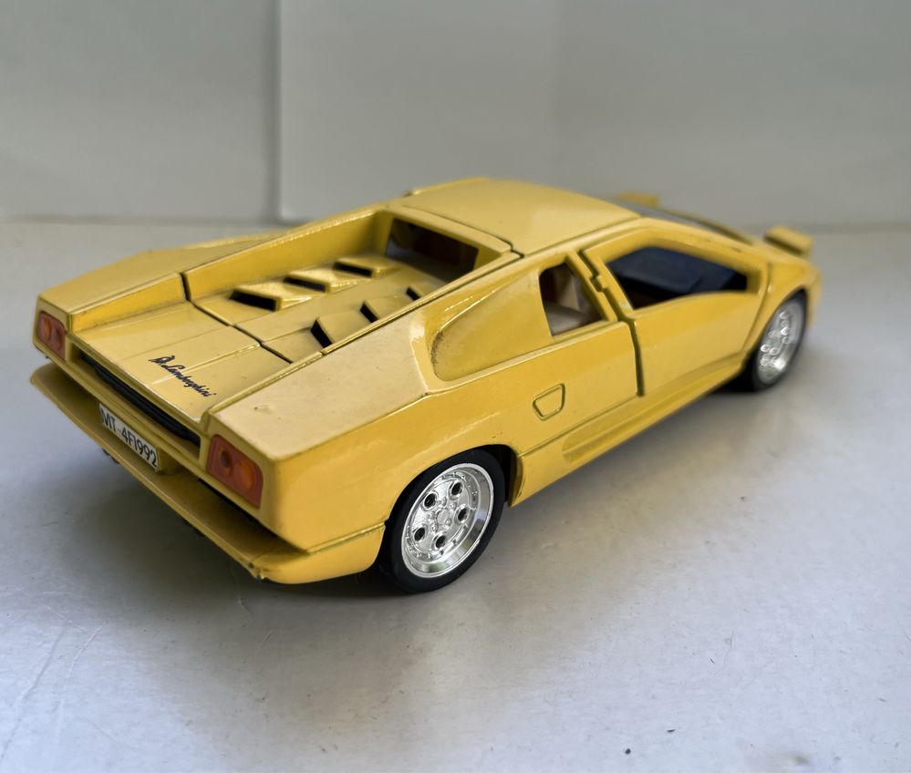 Model samochodu w skali 1:24 Lamborghini Diablo Bburago Majorette