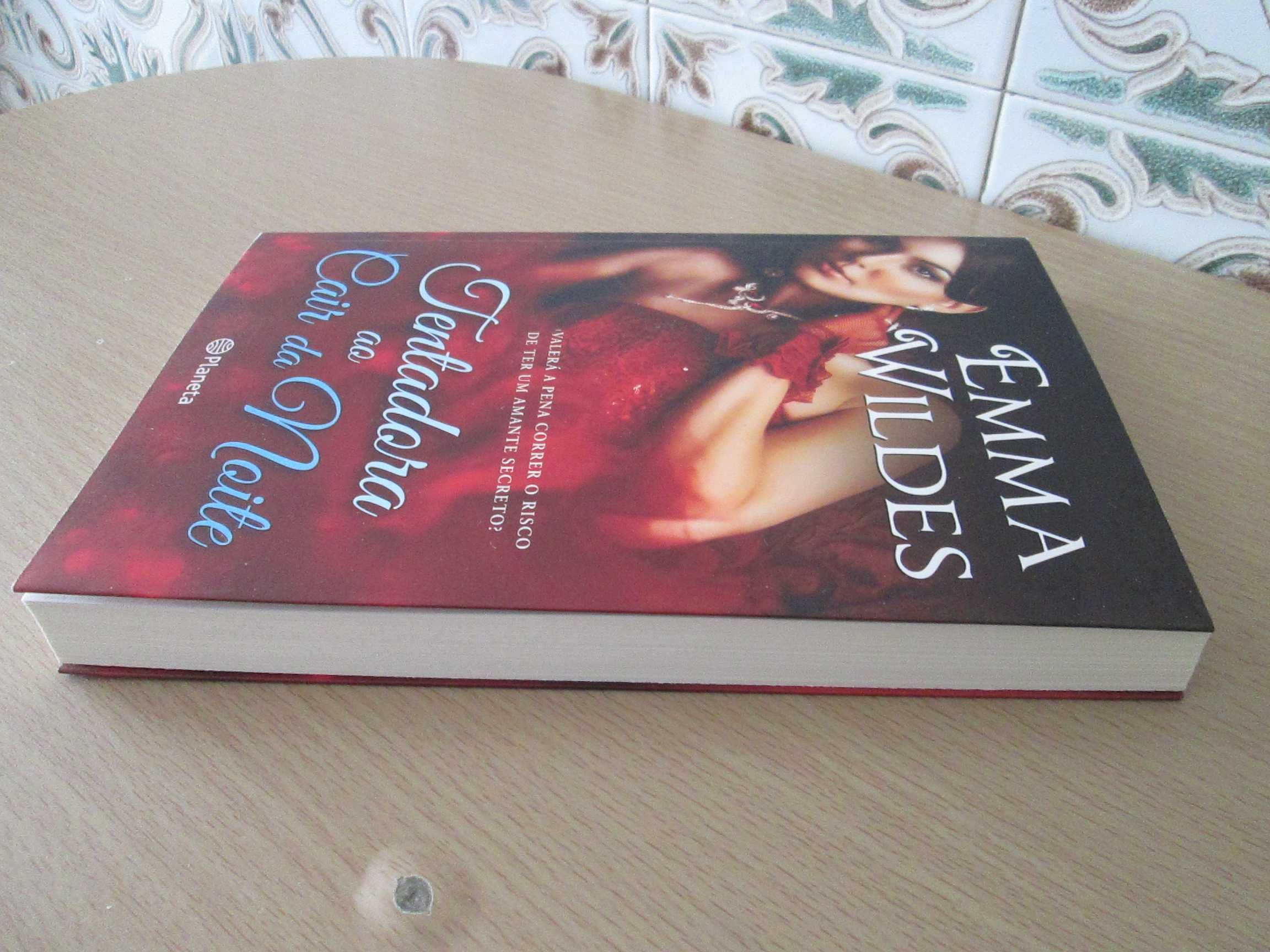 Tentadora ao Cair da Noite de Emma Wildes (Oferta de Portes)